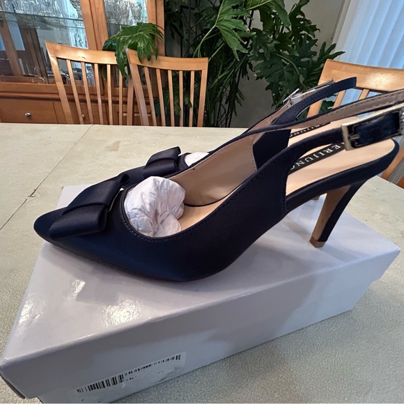 Chic Navy Slingback Heels - Picture 6 of 9